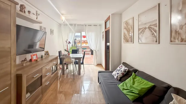 Habitatge en Rocafonda junt Ctra de Mata en un edifici molt característic.