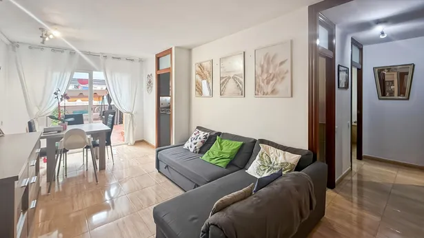 Habitatge en Rocafonda junt Ctra de Mata en un edifici molt característic.