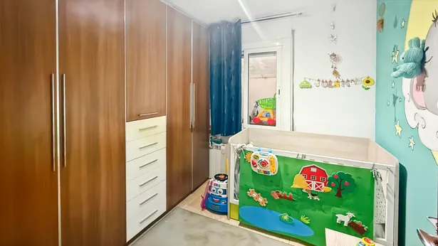 Habitatge en Rocafonda junt Ctra de Mata en un edifici molt característic.