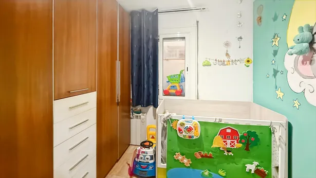 Habitatge en Rocafonda junt Ctra de Mata en un edifici molt característic.