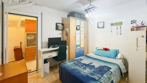 Habitatge en Rocafonda junt Ctra de Mata en un edifici molt característic.