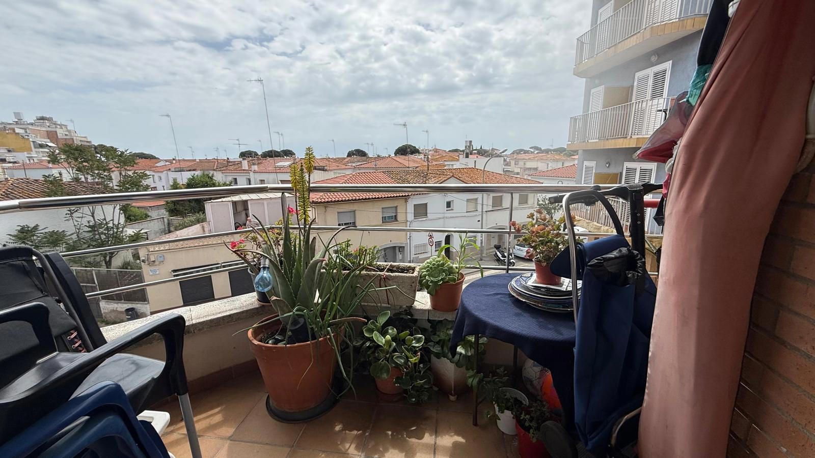 Descubre esta magnífica vivienda situada en segunda línea de mar en Blanes.
