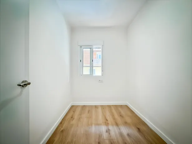 ¡¡¡GRAN OPORTUNIDAD!! En pleno corazón de Nou Barris, muy buen precio para un piso totalmente reformado.