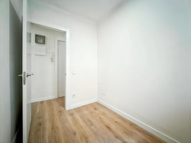 ¡¡¡GRAN OPORTUNIDAD!! En pleno corazón de Nou Barris, muy buen precio para un piso totalmente reformado.
