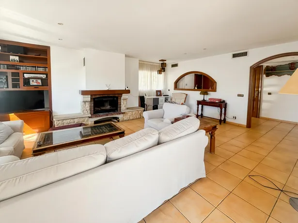 ¡GRAN OPORTUNIDAD! CASA A LA VENTA EN EL CENTRO DE SANT VICENÇ DE MONTALT!
