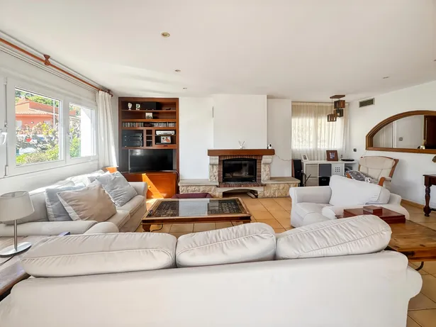 ¡GRAN OPORTUNIDAD! CASA A LA VENTA EN EL CENTRO DE SANT VICENÇ DE MONTALT!