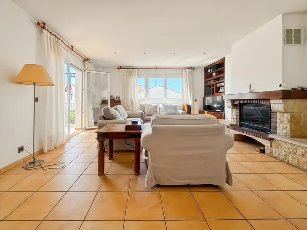 ¡GRAN OPORTUNIDAD! CASA A LA VENTA EN EL CENTRO DE SANT VICENÇ DE MONTALT!