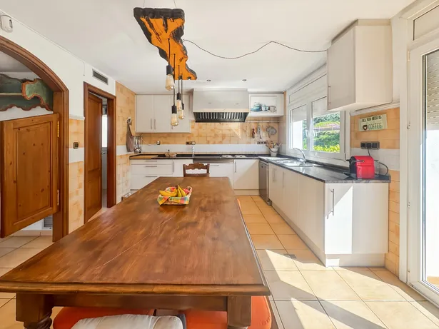 ¡GRAN OPORTUNIDAD! CASA A LA VENTA EN EL CENTRO DE SANT VICENÇ DE MONTALT!