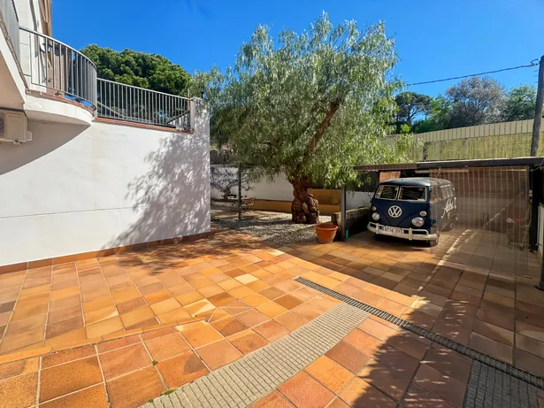 ¡GRAN OPORTUNIDAD! CASA A LA VENTA EN EL CENTRO DE SANT VICENÇ DE MONTALT!
