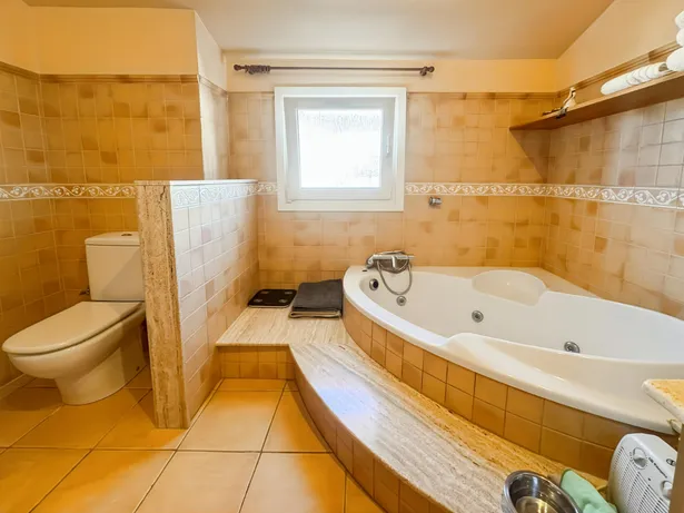 ¡GRAN OPORTUNIDAD! CASA A LA VENTA EN EL CENTRO DE SANT VICENÇ DE MONTALT!