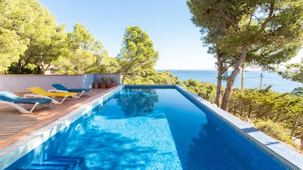 Casa unifamiliar a Tamariu amb privilegiades vistes al mar i a la costa
