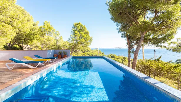 Casa unifamiliar a Tamariu amb privilegiades vistes al mar i a la costa