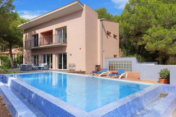 Casa unifamiliar a Tamariu amb privilegiades vistes al mar i a la costa