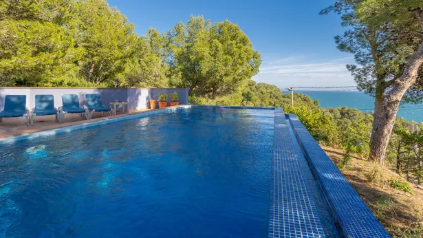 Casa unifamiliar a Tamariu amb privilegiades vistes al mar i a la costa
