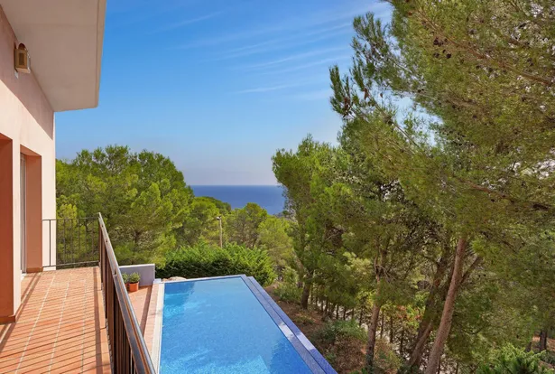 Casa unifamiliar a Tamariu amb privilegiades vistes al mar i a la costa