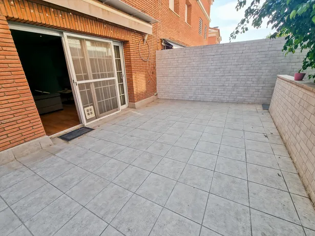 Casa pareada reformada con encanto en zona residencial de Mataró