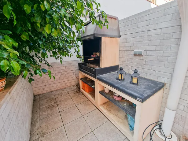 Casa pareada reformada con encanto en zona residencial de Mataró