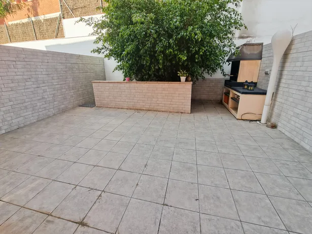Casa pareada reformada con encanto en zona residencial de Mataró
