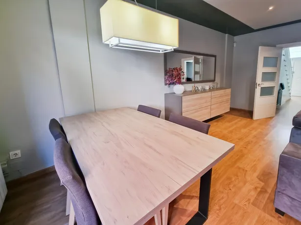 Casa pareada reformada con encanto en zona residencial de Mataró