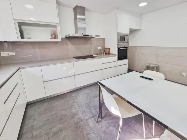Casa pareada reformada con encanto en zona residencial de Mataró