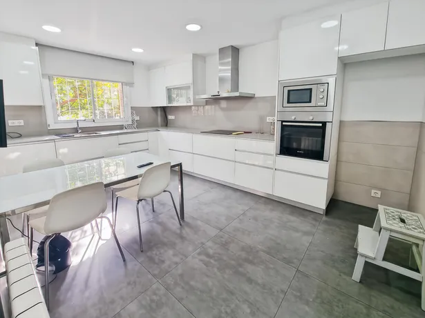 Casa pareada reformada con encanto en zona residencial de Mataró