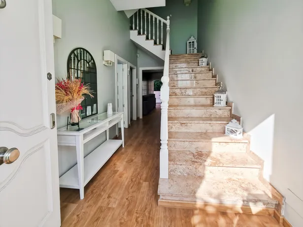 Casa pareada reformada con encanto en zona residencial de Mataró
