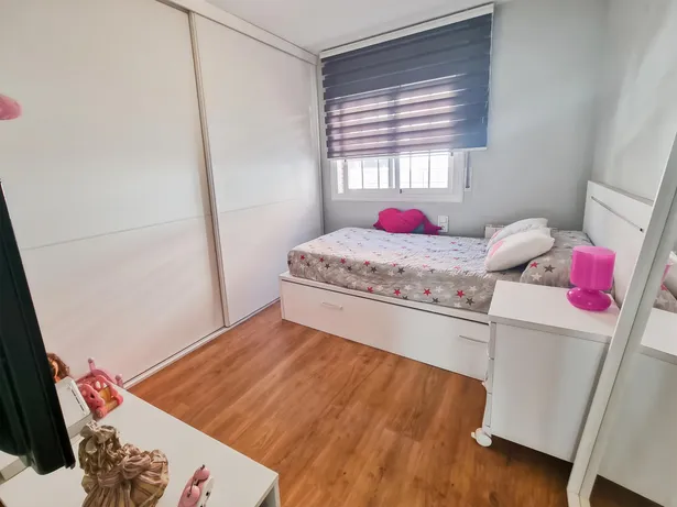 Casa pareada reformada con encanto en zona residencial de Mataró