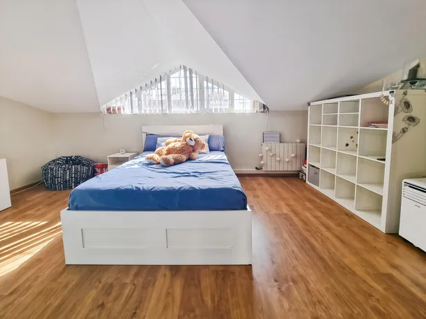 Casa pareada reformada con encanto en zona residencial de Mataró