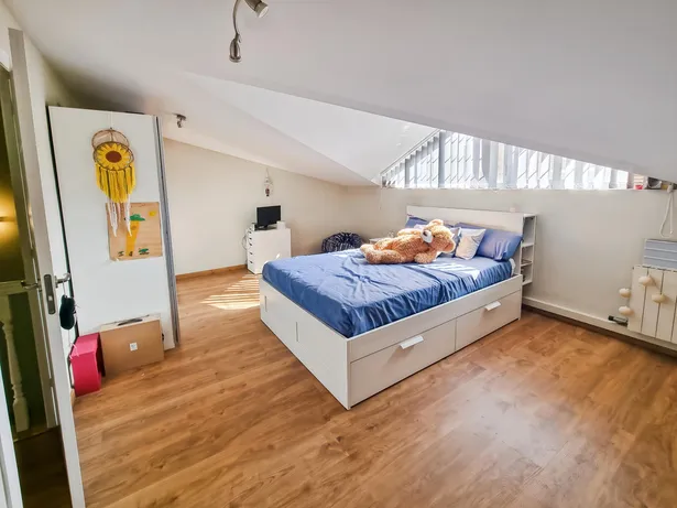 Casa pareada reformada con encanto en zona residencial de Mataró
