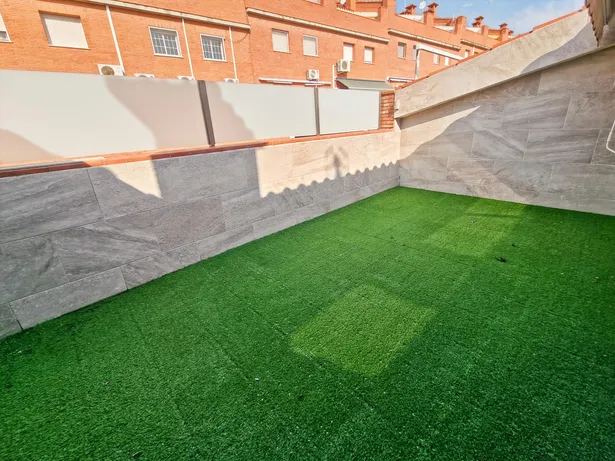 Casa pareada reformada con encanto en zona residencial de Mataró