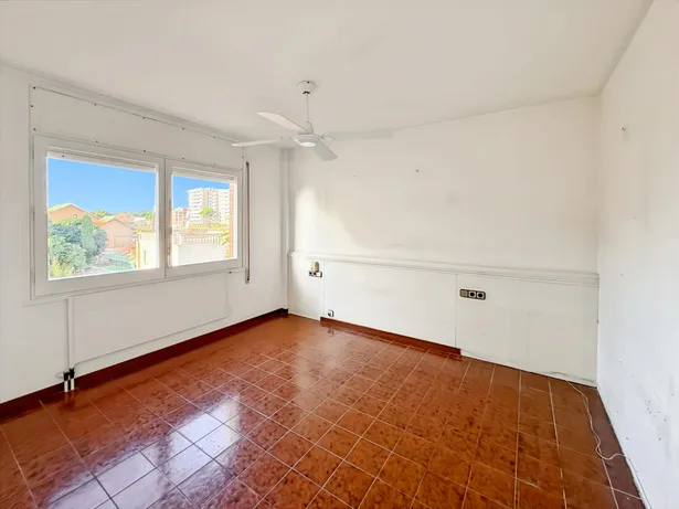 Piso en primera línea de mar en Sant Vicenç de Montalt con terraza y piscina