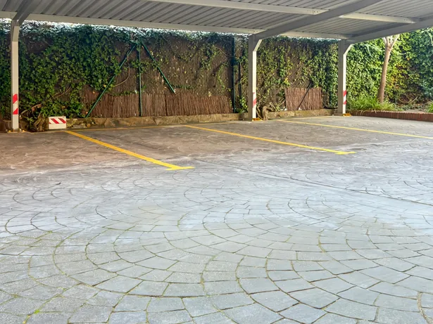 Piso en primera línea de mar en Sant Vicenç de Montalt con terraza y piscina