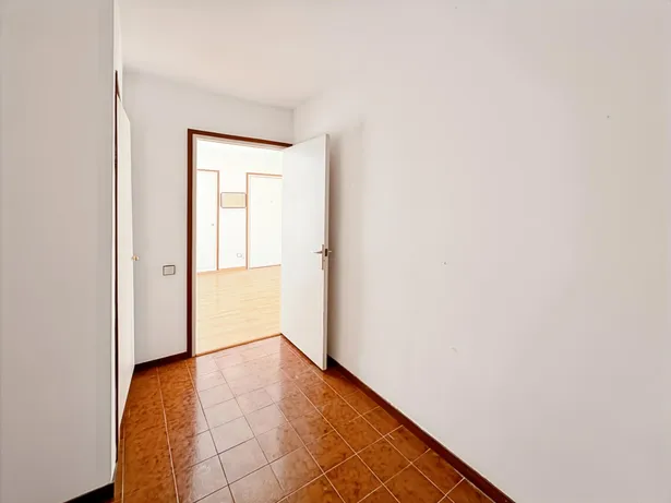 Piso en primera línea de mar en Sant Vicenç de Montalt con terraza y piscina