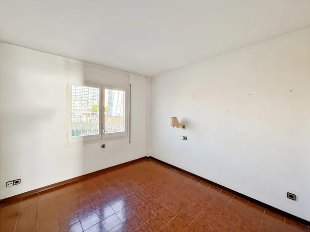 Piso en primera línea de mar en Sant Vicenç de Montalt con terraza y piscina