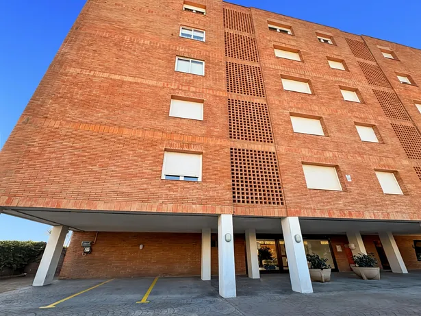 Piso en primera línea de mar en Sant Vicenç de Montalt con terraza y piscina