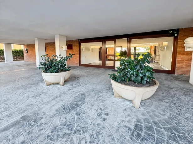 Piso en primera línea de mar en Sant Vicenç de Montalt con terraza y piscina