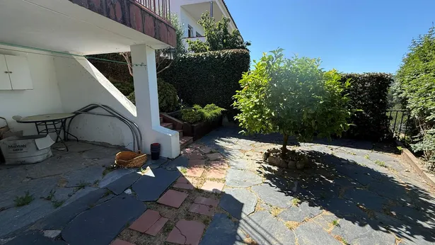 Descobreix aquesta magnífica casa a quatre vents situada en una de les zones més privilegiades i tranquil·les de Sant Iscle de Vallalta.