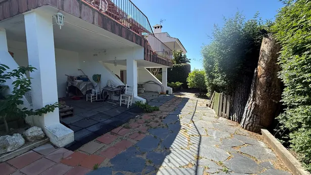 Descobreix aquesta magnífica casa a quatre vents situada en una de les zones més privilegiades i tranquil·les de Sant Iscle de Vallalta.