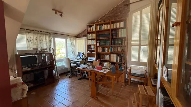 Descobreix aquesta magnífica casa a quatre vents situada en una de les zones més privilegiades i tranquil·les de Sant Iscle de Vallalta.
