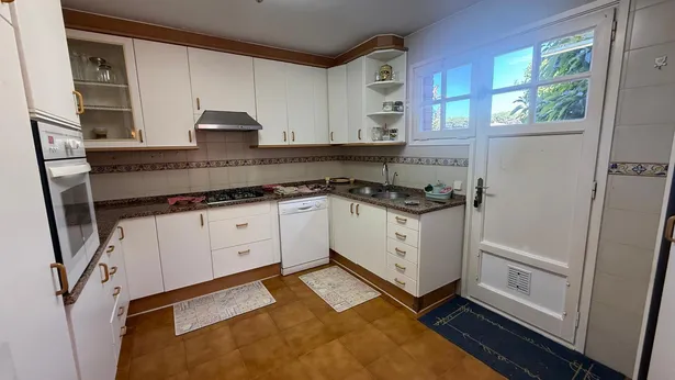 Descobreix aquesta magnífica casa a quatre vents situada en una de les zones més privilegiades i tranquil·les de Sant Iscle de Vallalta.