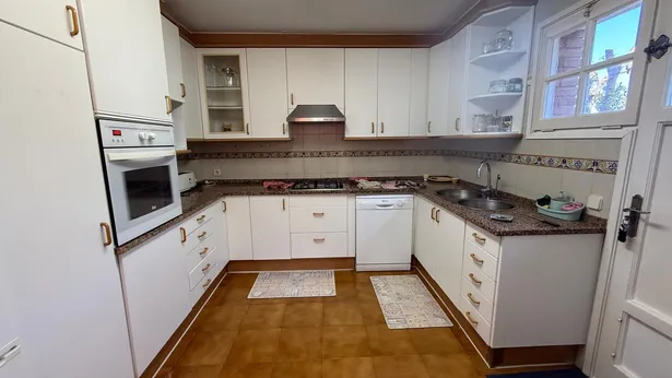 Descobreix aquesta magnífica casa a quatre vents situada en una de les zones més privilegiades i tranquil·les de Sant Iscle de Vallalta.