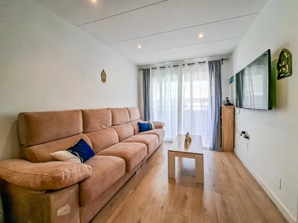 Te presentamos esta acogedora vivienda situada en el barrio de Cotet, en Premià de Mar.