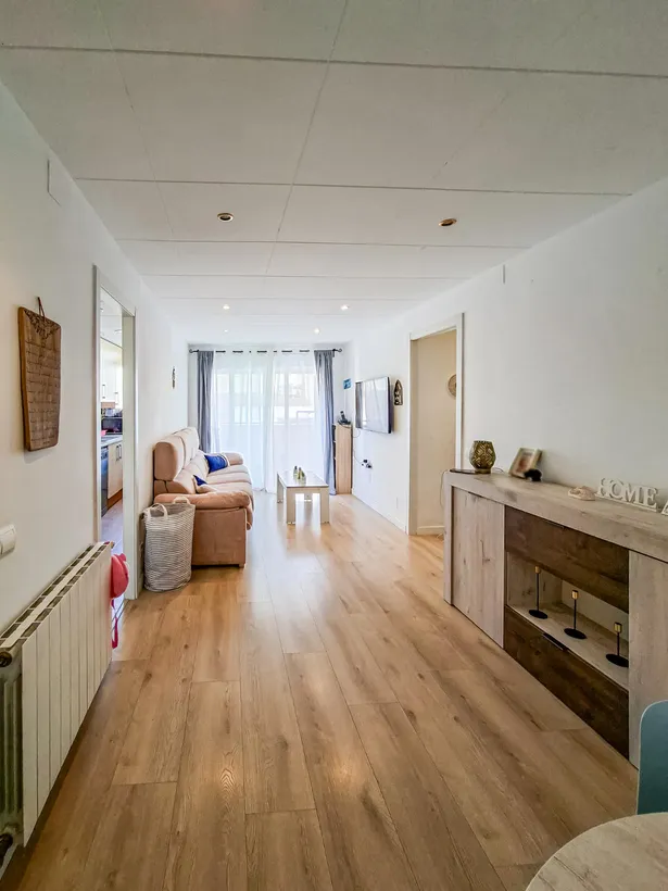 Te presentamos esta acogedora vivienda situada en el barrio de Cotet, en Premià de Mar.