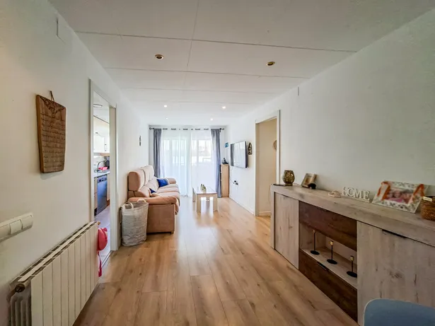 Te presentamos esta acogedora vivienda situada en el barrio de Cotet, en Premià de Mar.