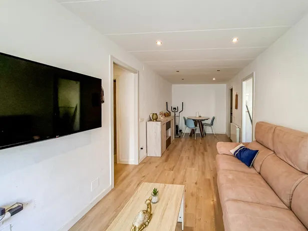 Te presentamos esta acogedora vivienda situada en el barrio de Cotet, en Premià de Mar.