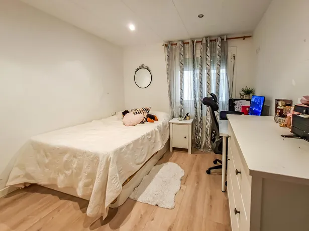 Te presentamos esta acogedora vivienda situada en el barrio de Cotet, en Premià de Mar.