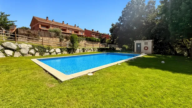 Casa adosada con piscina en L’Ametlla