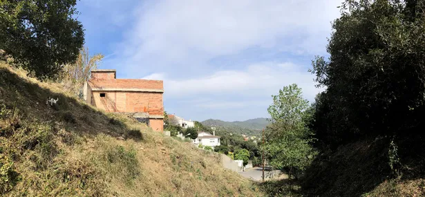 ESPECTACULAR ESTRUCTURA DE VILLA EN ALELLA – VISTAS AL MAR Y GRAN POTENCIAL