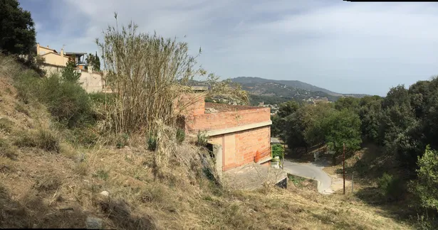 ESPECTACULAR ESTRUCTURA DE VILLA EN ALELLA – VISTAS AL MAR Y GRAN POTENCIAL