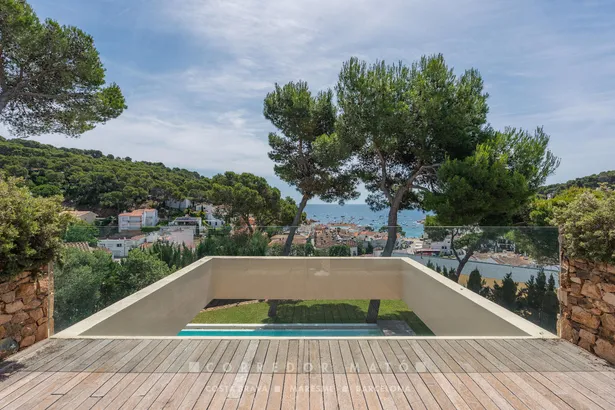 SALVADOR, une spectaculaire villa avec piscine et vue de carte postale sur Tamariu
